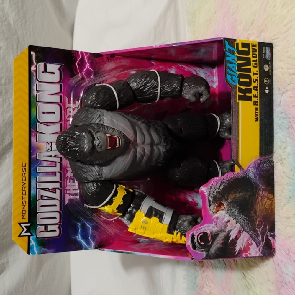 (D-19) New Godzilla x Kong The New Empire Giant Kong W Beast Glove Figure